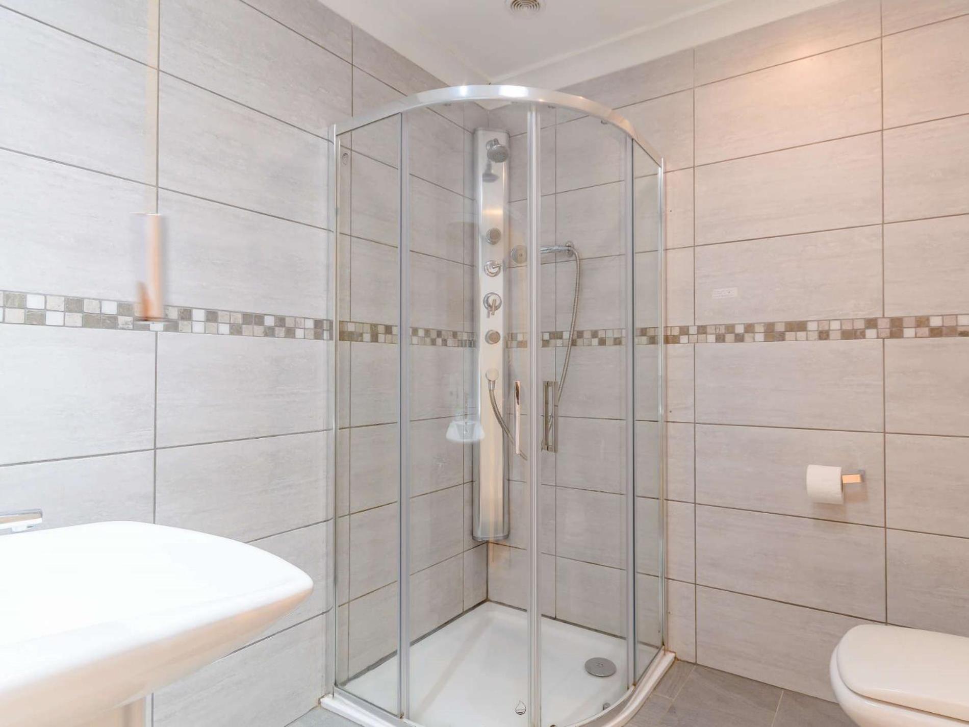 4 Bed In Tenby Fb003 Extérieur photo