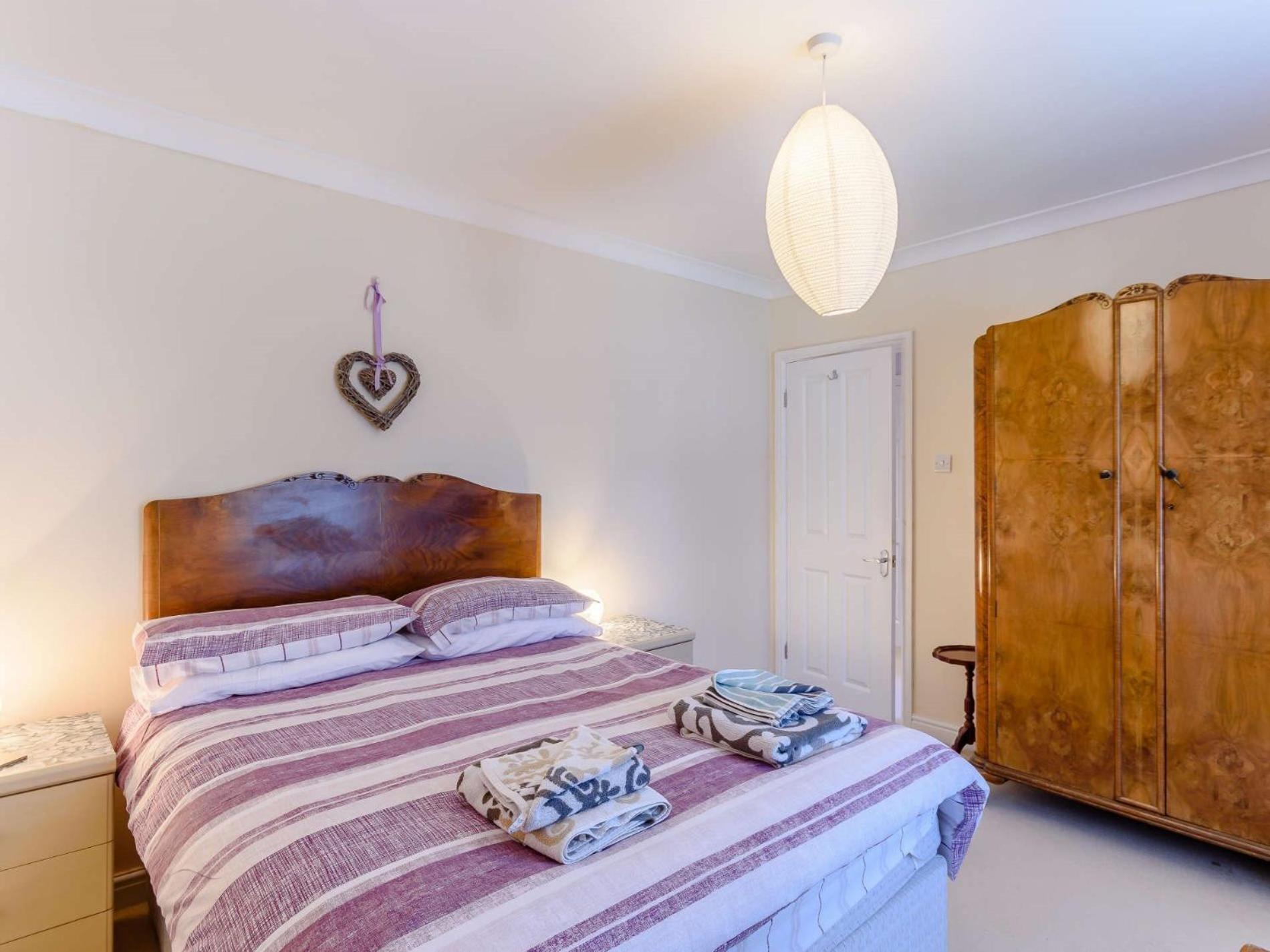 4 Bed In Tenby Fb003 Extérieur photo