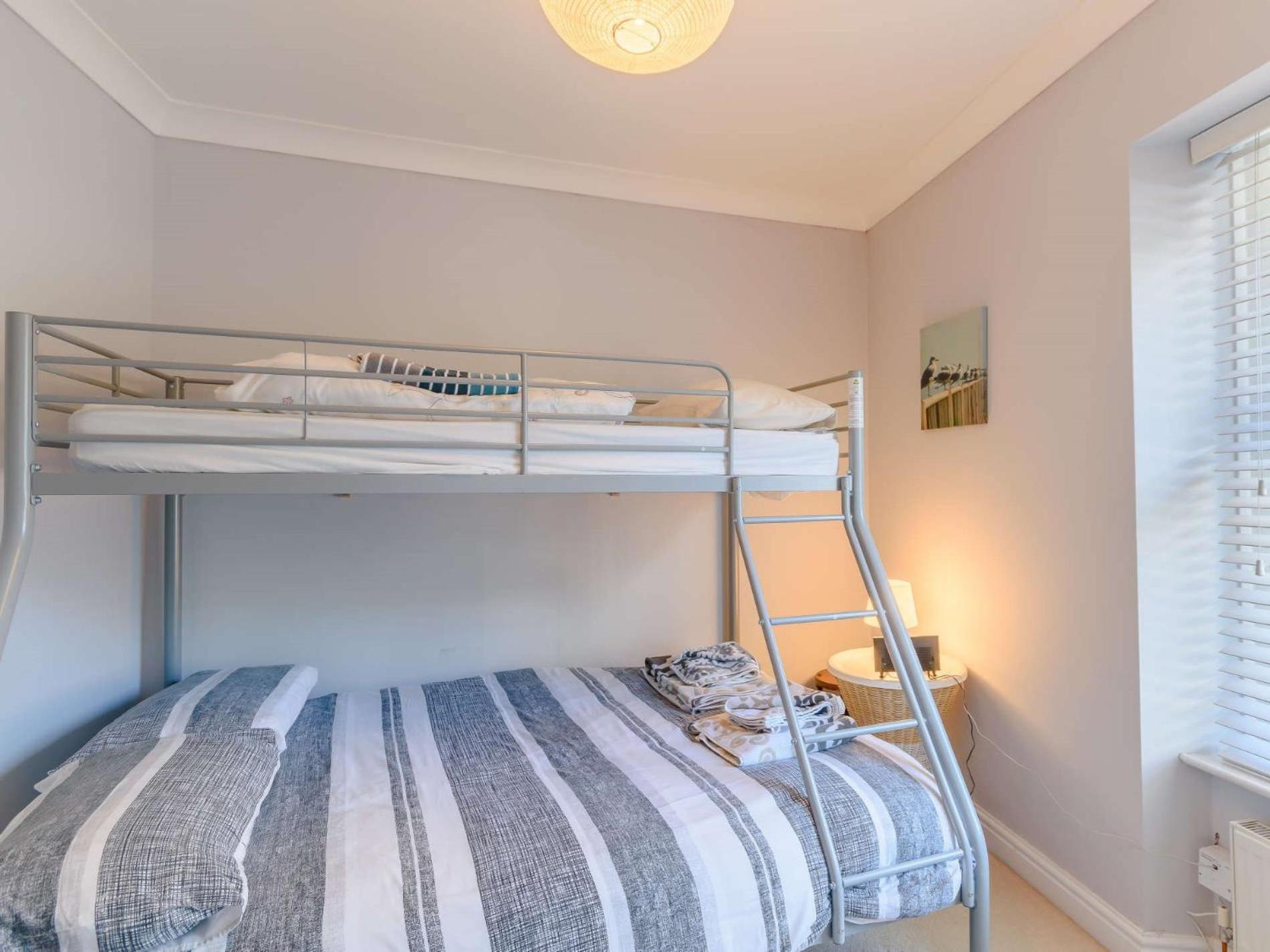 4 Bed In Tenby Fb003 Extérieur photo