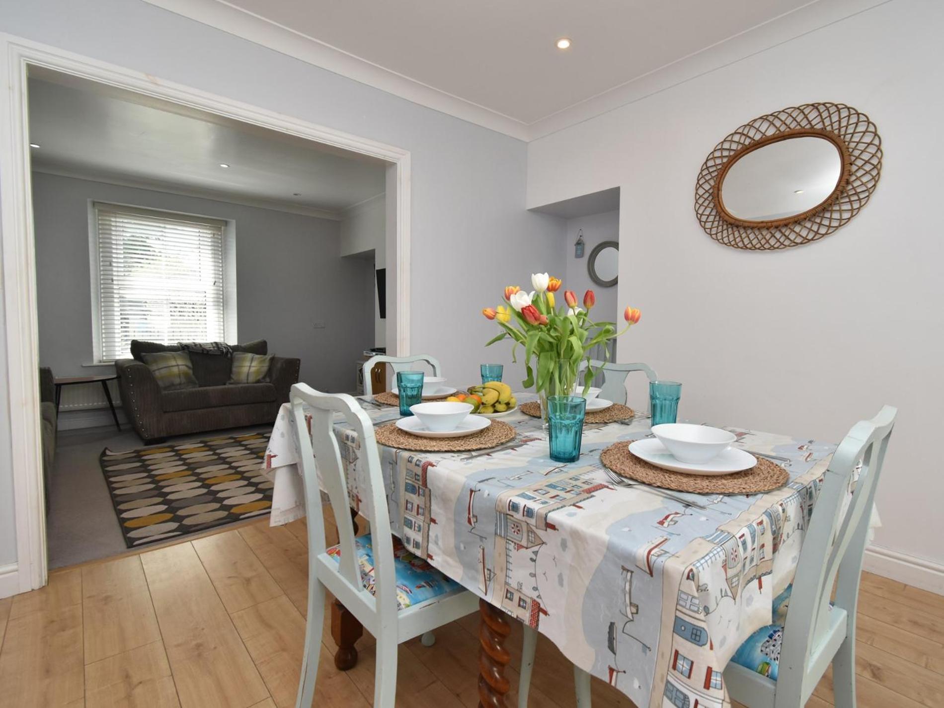 4 Bed In Tenby Fb003 Extérieur photo